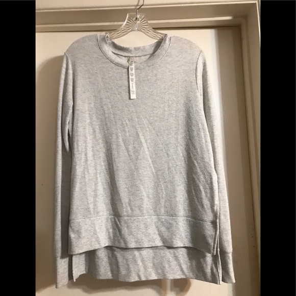 ALO Yoga Tops - Alo light weight sweatshirt